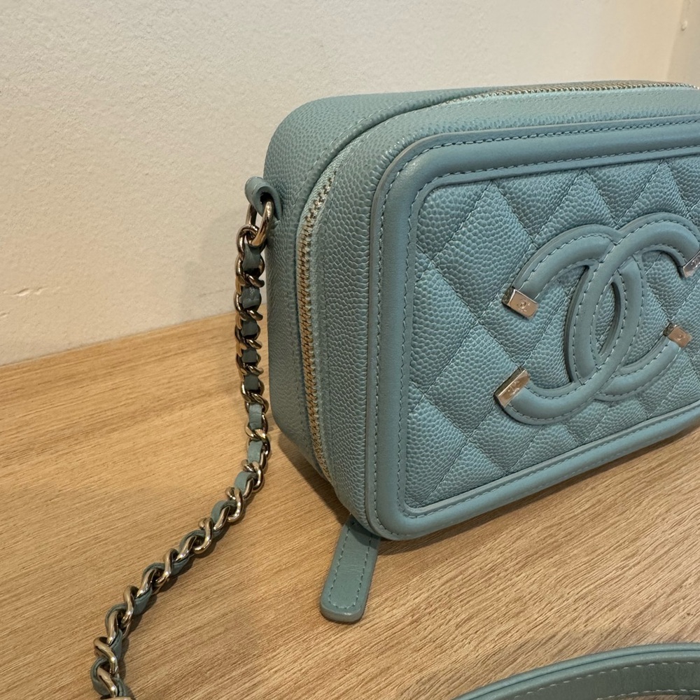 Chanel small teal filigree vanity crossbody bag - Picture 2 of 11
